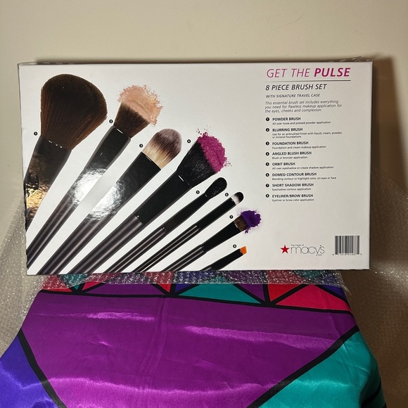 NIP Get the Pulse Brush set. - Picture 3 of 5